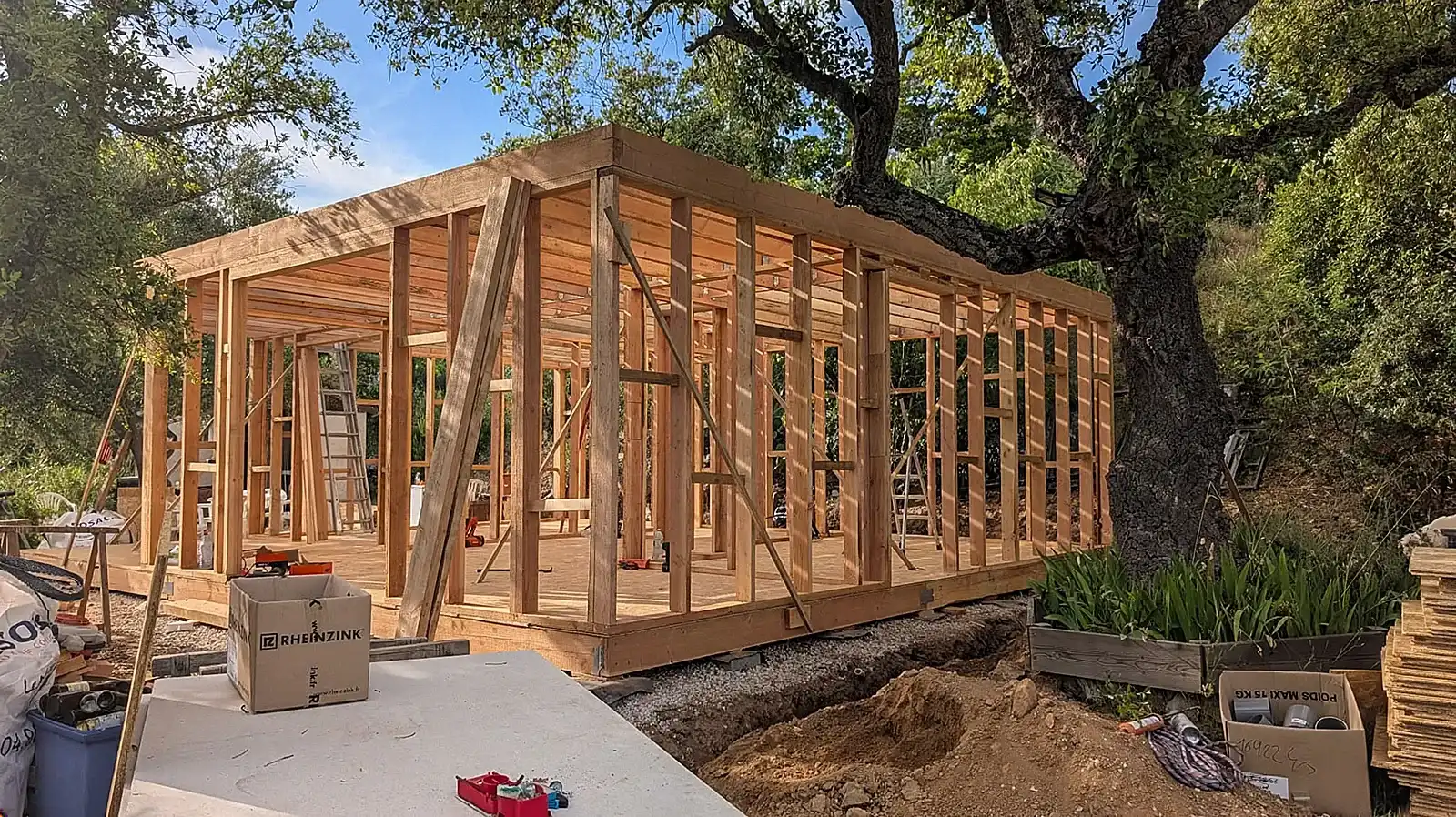 Chantier d'ossature bois en cours de construction
